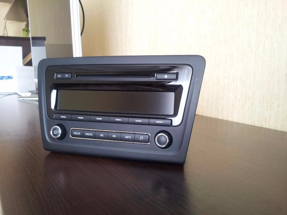 Штатна магнітола, чи можна підключити до неї USB? 1
