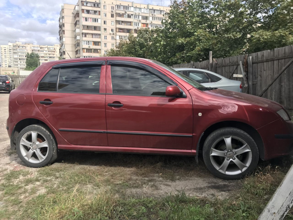 Дефлектори вікон/вітровики на Skoda Fabia MK1. Встановлення. 3
