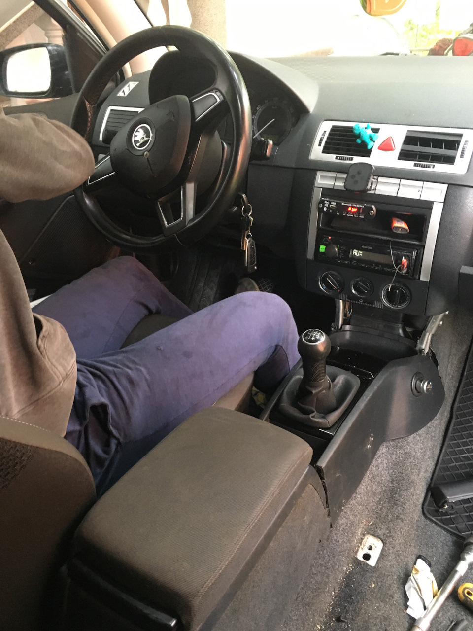Підлокітник від superb до fabia 1