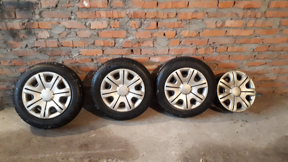 #13 Kumho Tire 185/60 R14 зима та літо 2