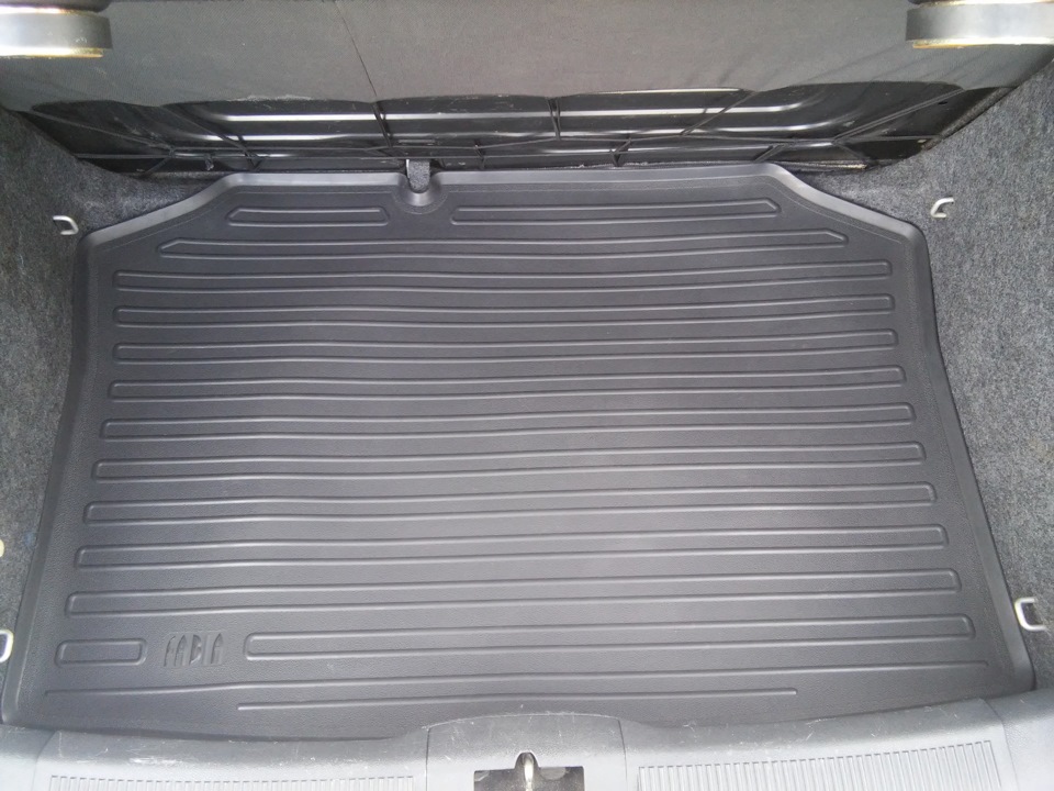Ніштяки під капот і багажник. 2