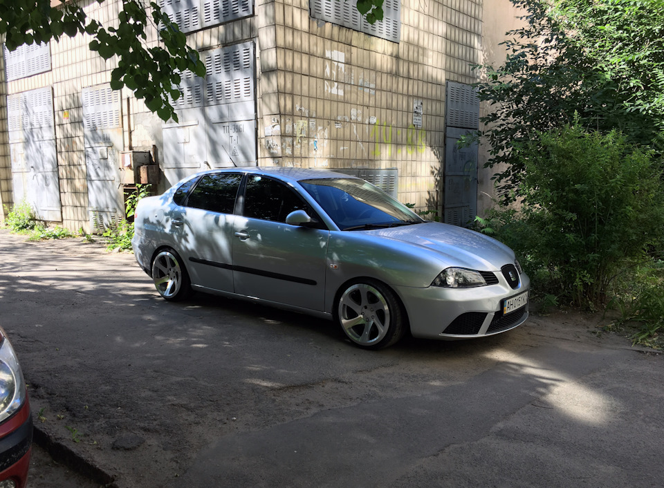 #69. Накладка замка дверей багажника. 1