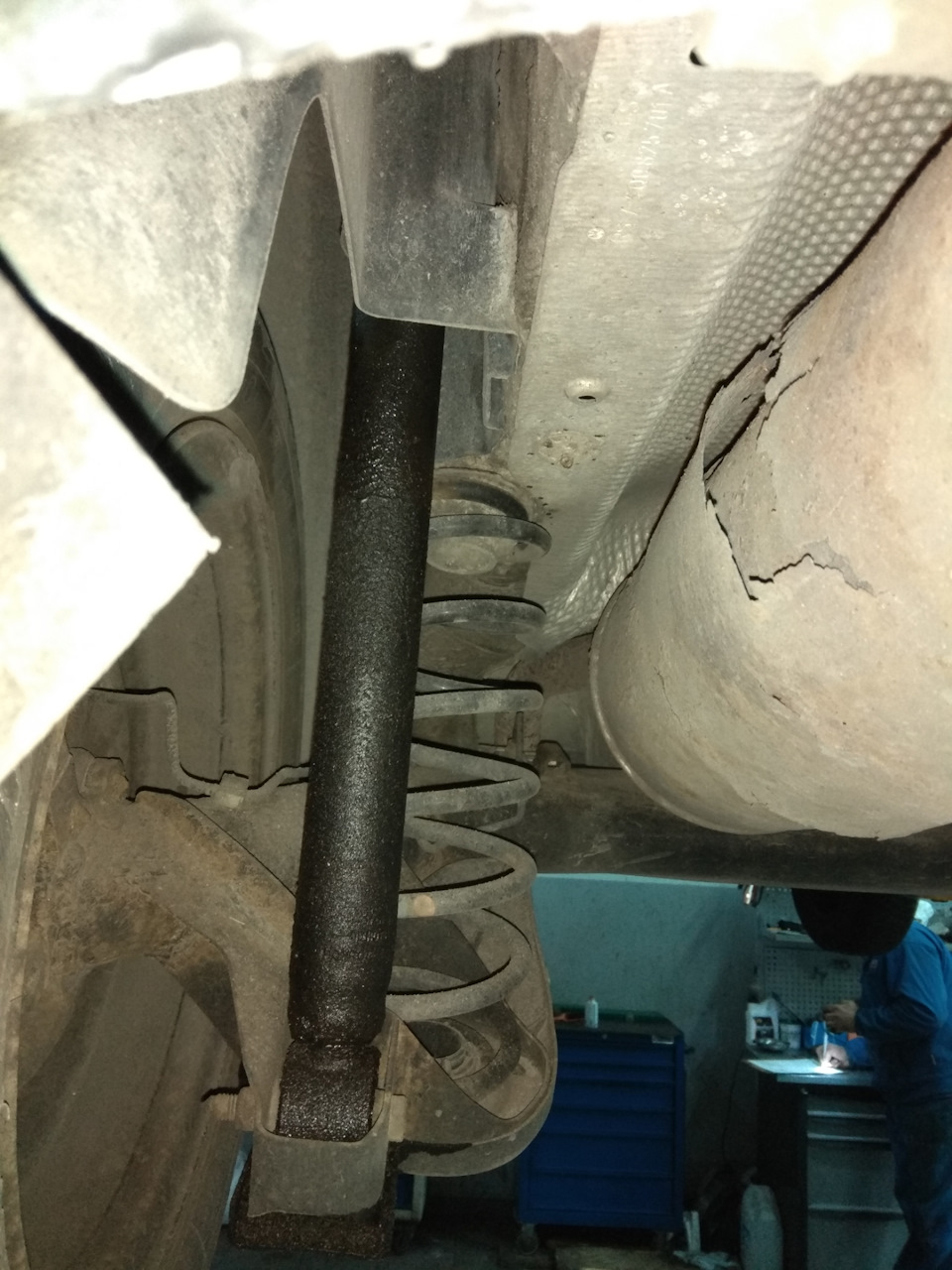 Заміна задніх амортизаторів на Bilstein 5