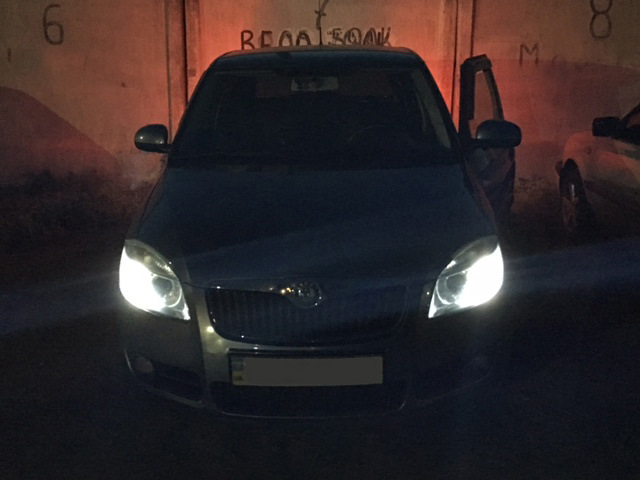 Заміна габаритних вогнів Skoda Fabia 2 4