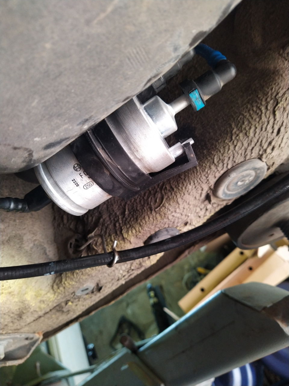 Заміна паливного фільтра 1