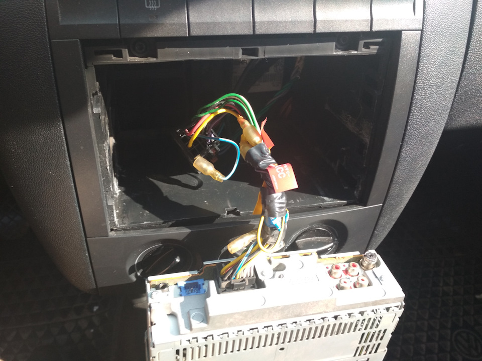 Магнітол Simphony+AUX+USB 4