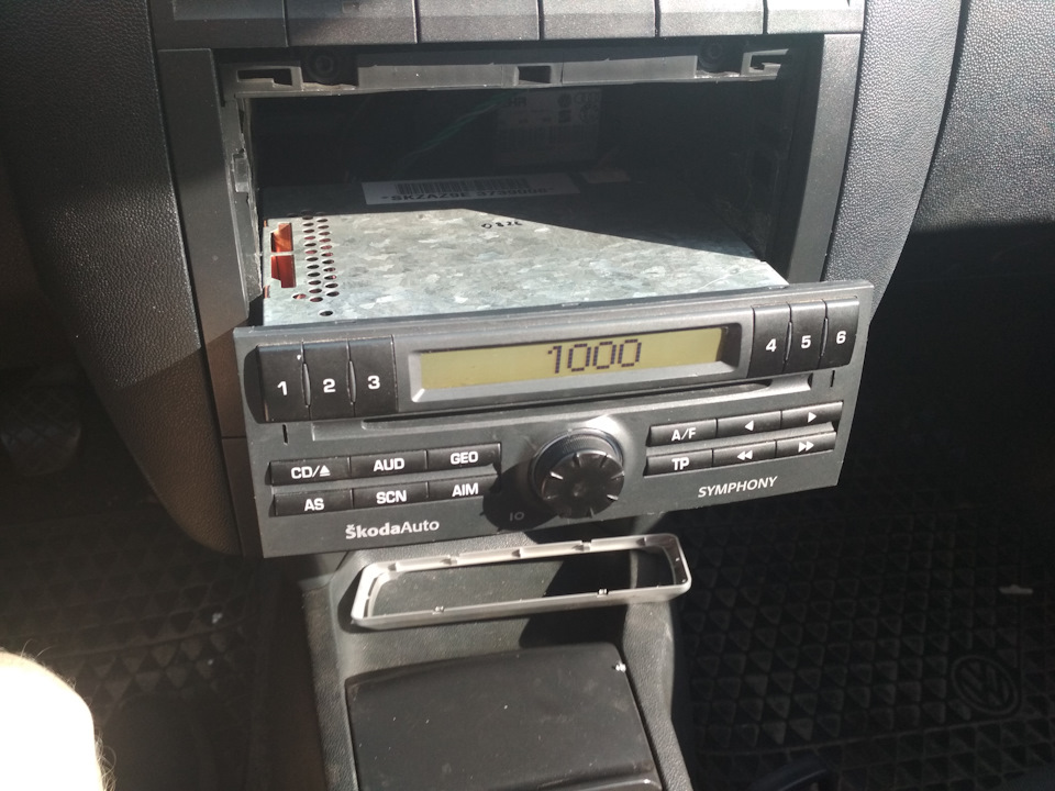 Магнітол Simphony+AUX+USB 5