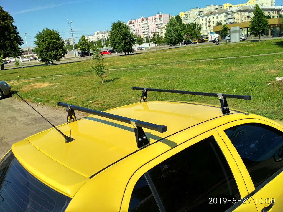 Багажник на дах у штатні місця 1