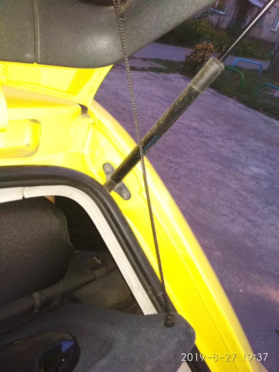 Тяга полички багажника Skoda Fabia mk1 5