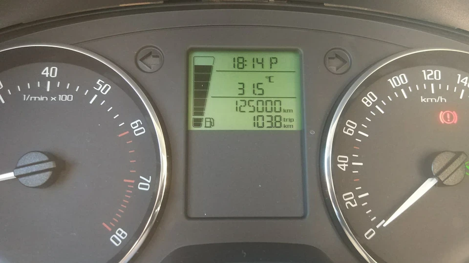 Рубіж 125 000 і чохол на машину
