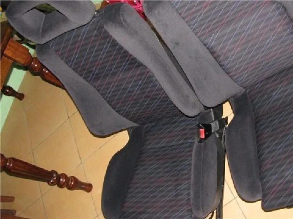 Встановив Recaro і тепер шукаю оригінальні кнопки підігріву!
