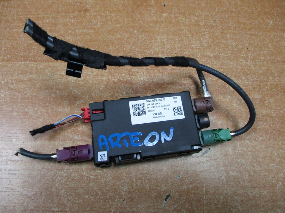 Подкажіть USB роз'ємами. 2