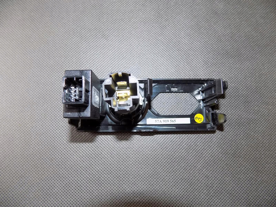 Подкажіть USB роз'ємами. 3