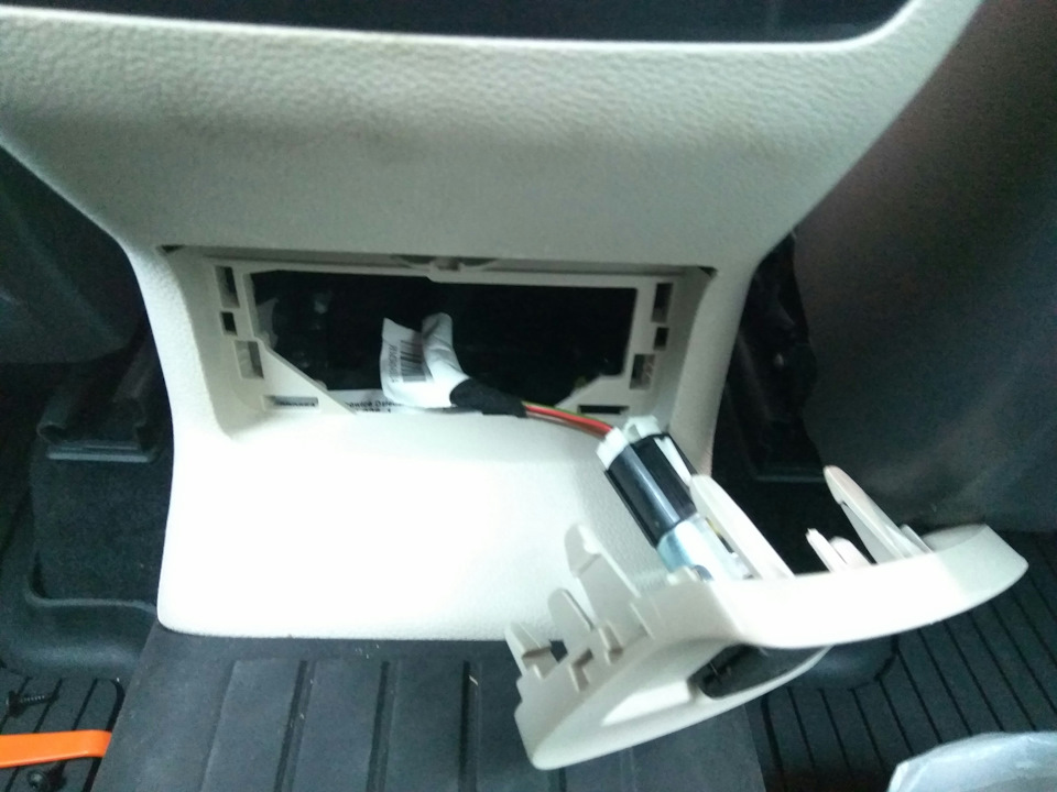 RA3. Розетка 230V з USB. 5