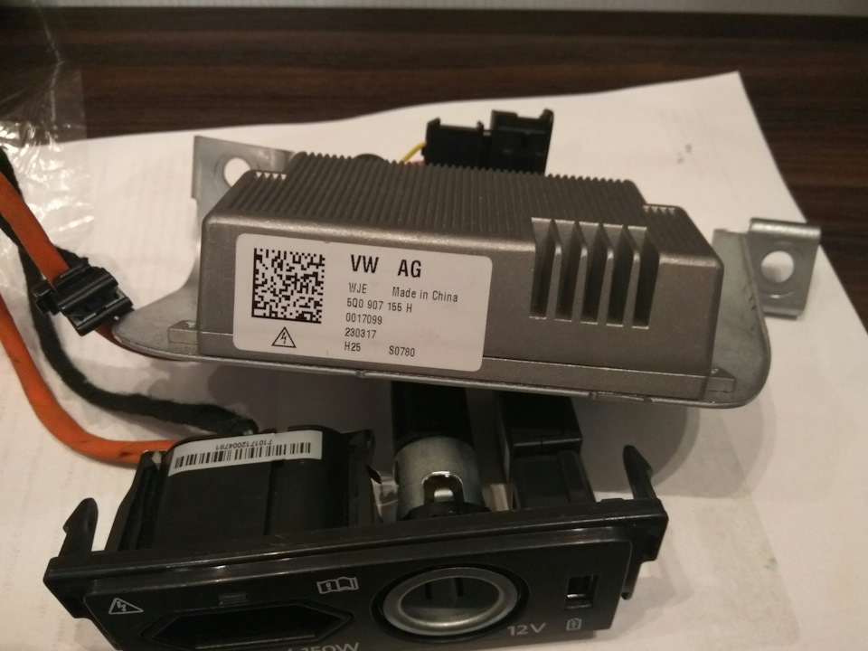 RA3. Розетка 230V з USB. 1