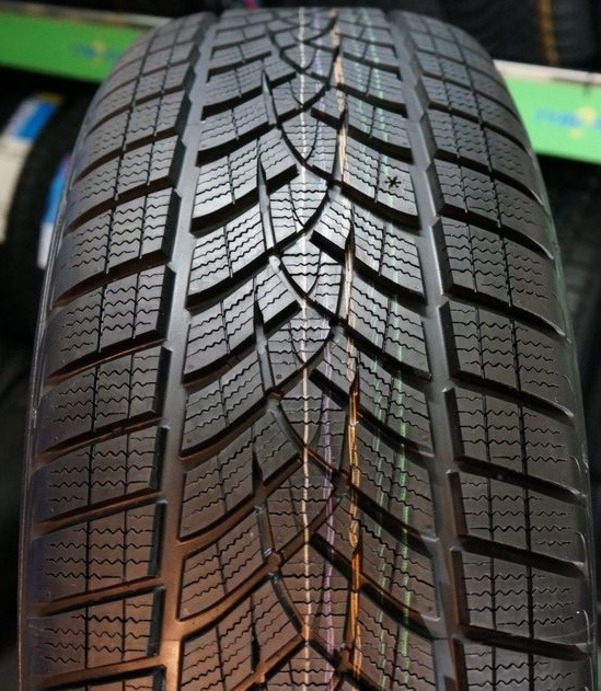 Зимня резина Goodyear UltraGrip Performance SUV Gen 1 1