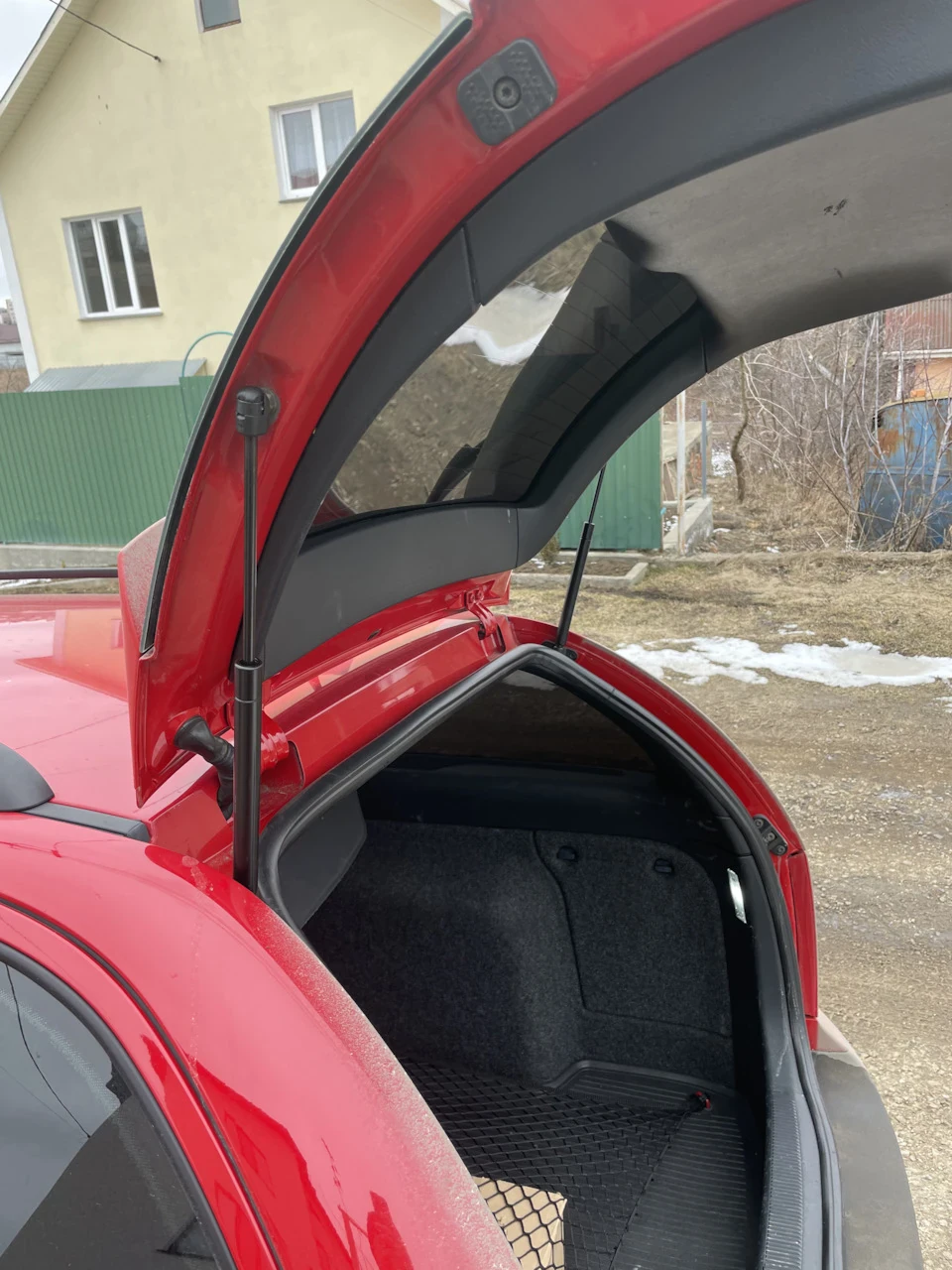 Нові упори багажника VAG