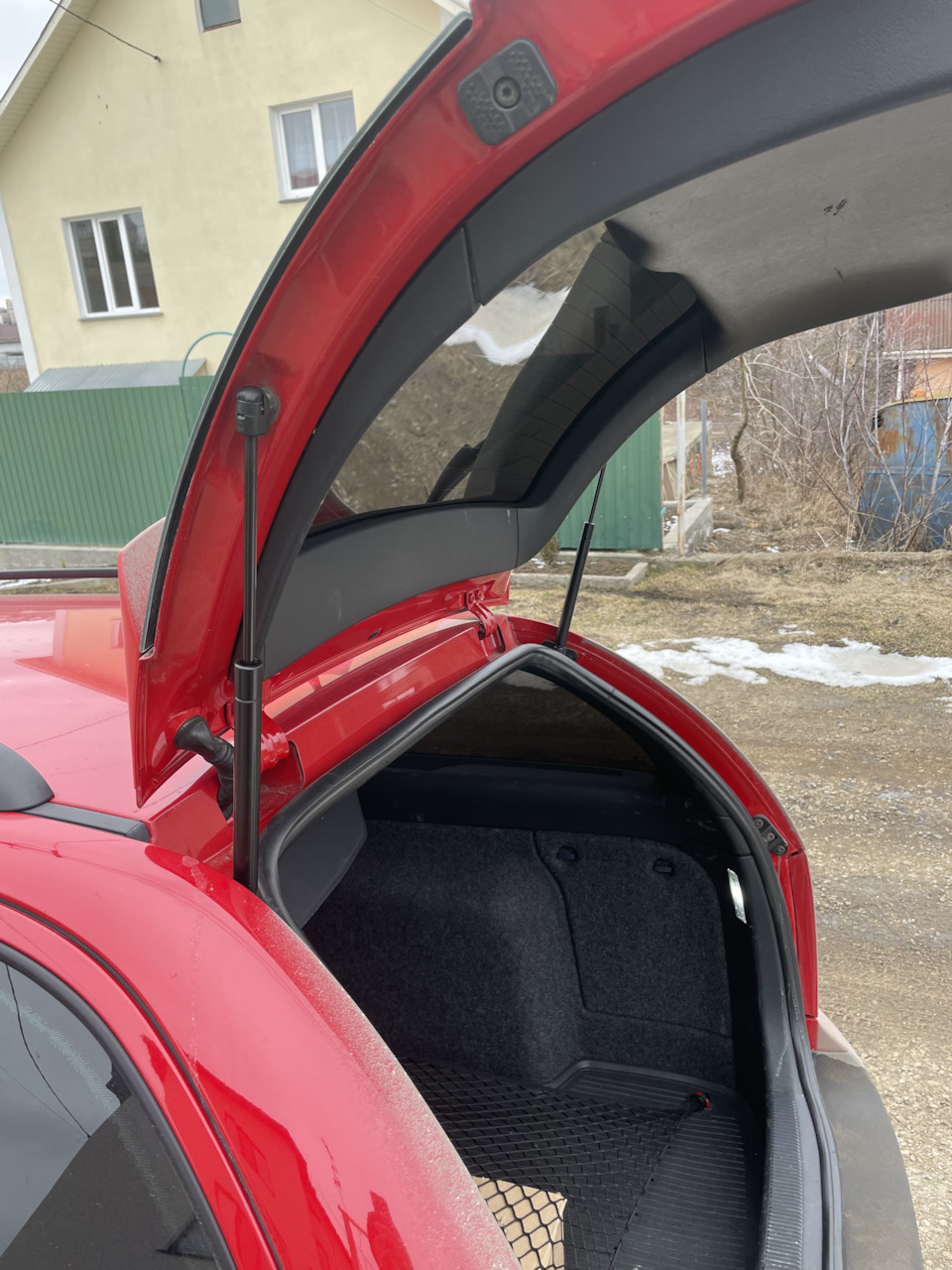 Нові упори багажника VAG 1