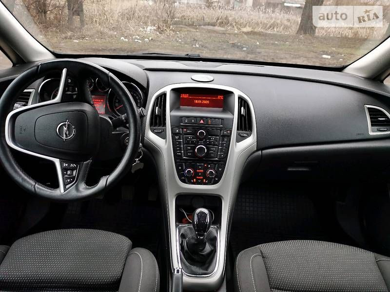 Продаю батьківську Astra j 2012 року 8300 $ 5