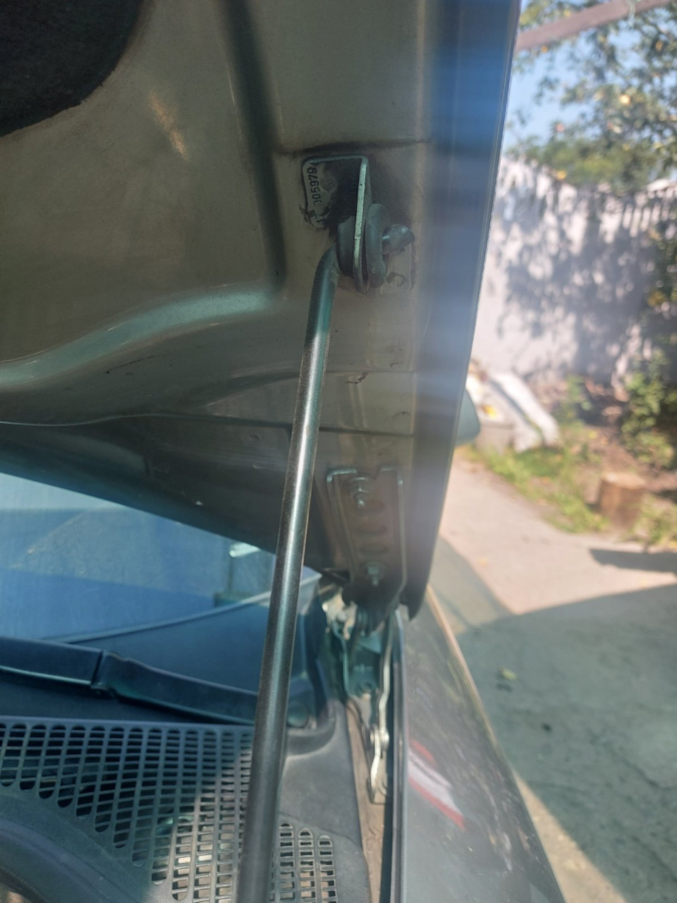 Газовий упор капота Skoda Octavia A5 3