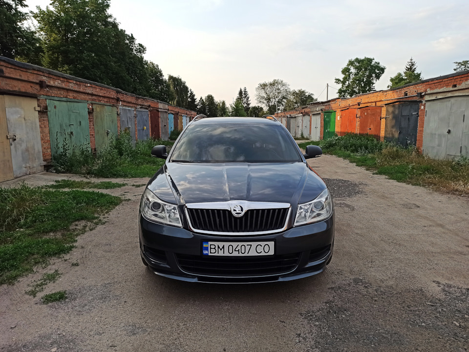 Заміна емблем, встановлення губи seat leon cupra, дверні стійки в чорний мат 1