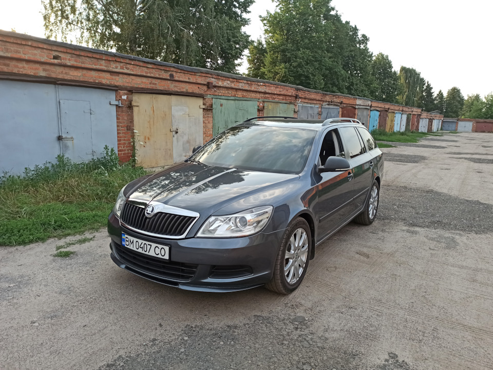 Заміна емблем, встановлення губи seat leon cupra, дверні стійки в чорний мат 2