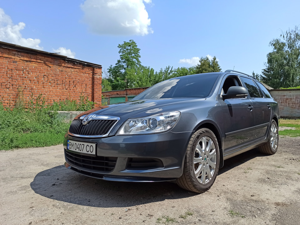 Заміна емблем, встановлення губи seat leon cupra, дверні стійки в чорний мат 5