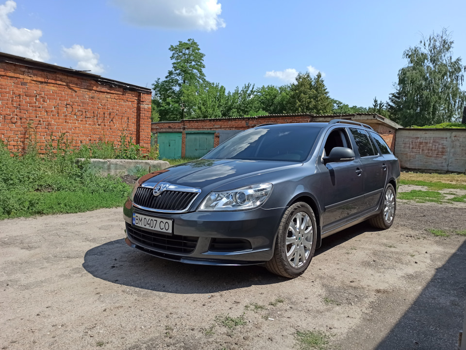Заміна емблем, встановлення губи seat leon cupra, дверні стійки в чорний мат 4