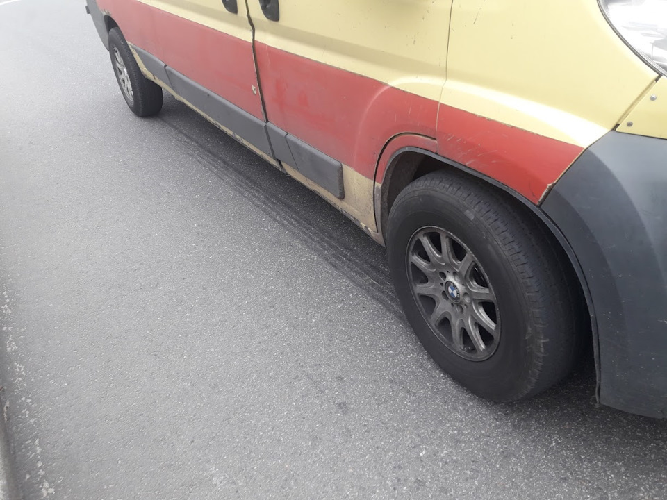 Наздогнали в задній бампер, легке пошкодження, розбирання зі страховою. 3