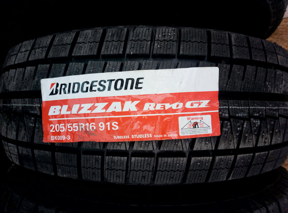 Bridgestone Blizzak revo gz 205/55 r16 1