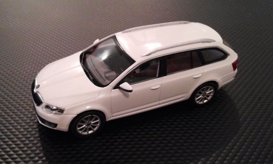 Модель 1:43 Skoda Octavia Combi 2