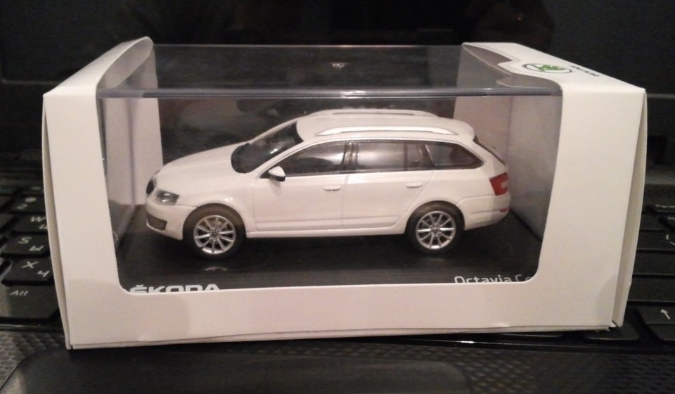 Модель 1:43 Skoda Octavia Combi 1