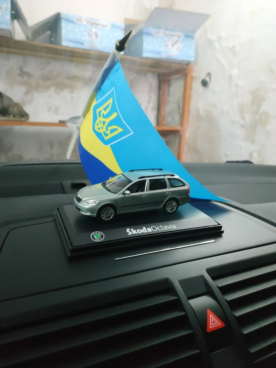 Дві Октавії. Велика та маленька :)