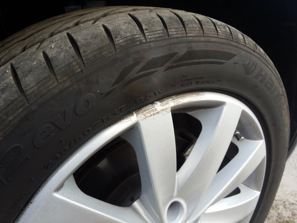 Шишка на Hankook Ventus V12 Evo K110 215/50/17 1
