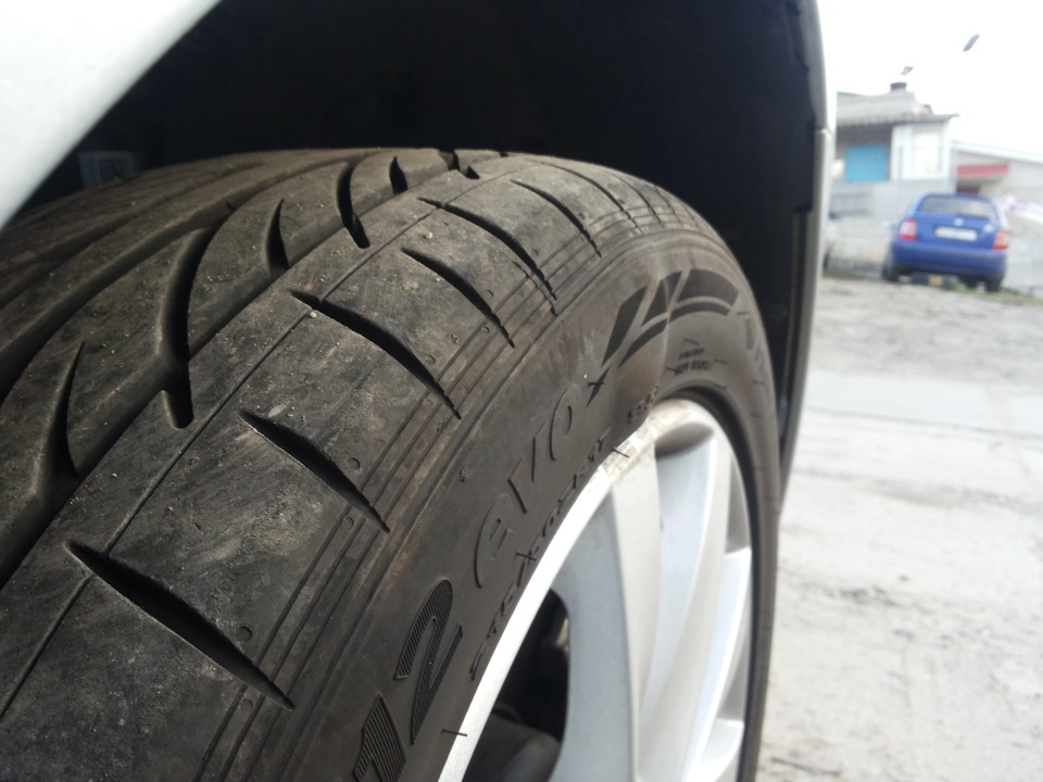 Шишка на Hankook Ventus V12 Evo K110 215/50/17 2