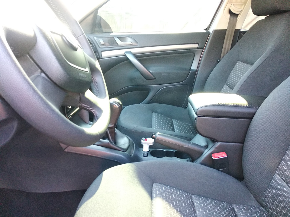 Підлокітник armrest і гумки двірників 3