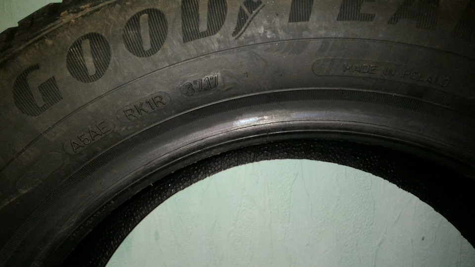 Зимові фрикційні шини Goodyear UltraGrip Ice 2 2