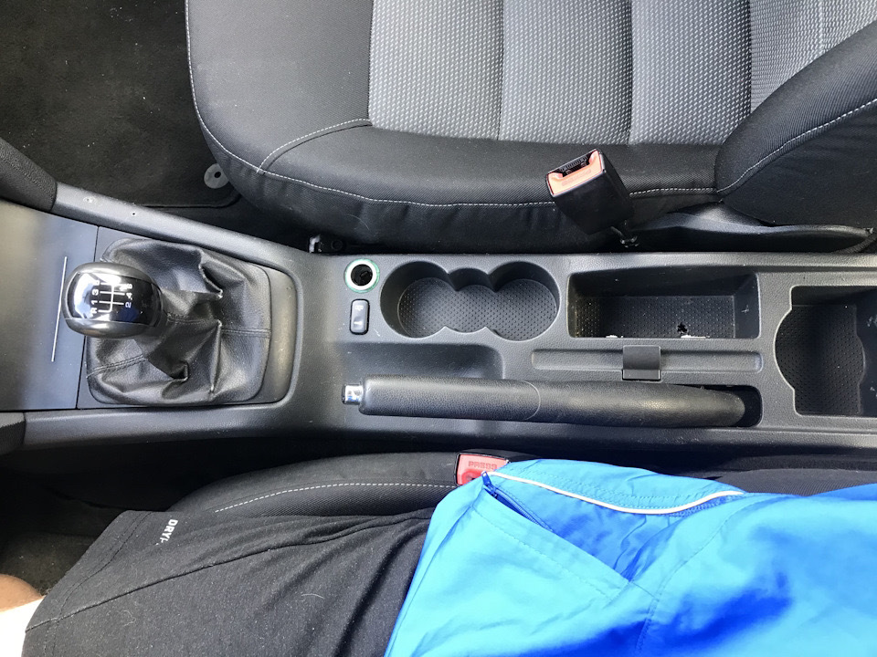 Встановлення заводського підлокітника Jumbo Box Octavia a5 4
