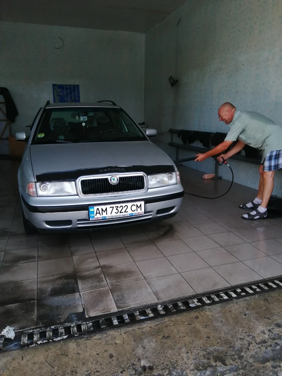 Мийка всієї машини і прикупив чохли на сидіння