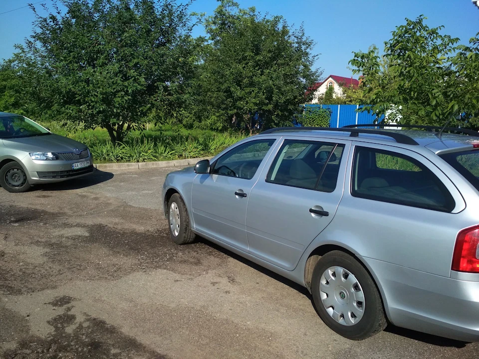Порівняння Octavia vs Rapid, не правильне, але все-таки.
