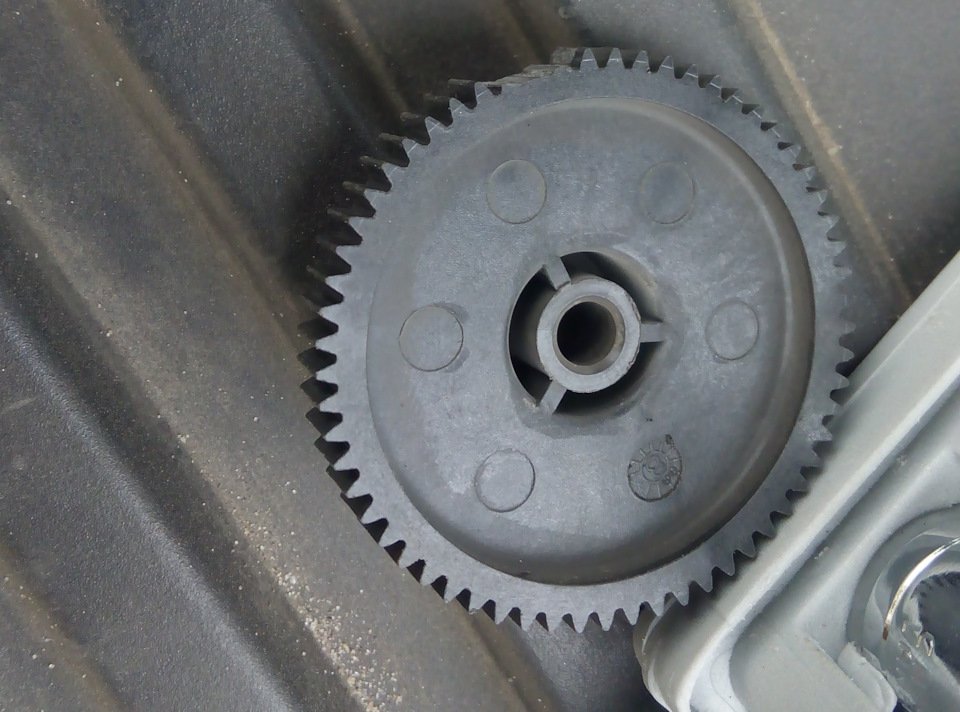 Усім коханий і коханий голову EGR 1