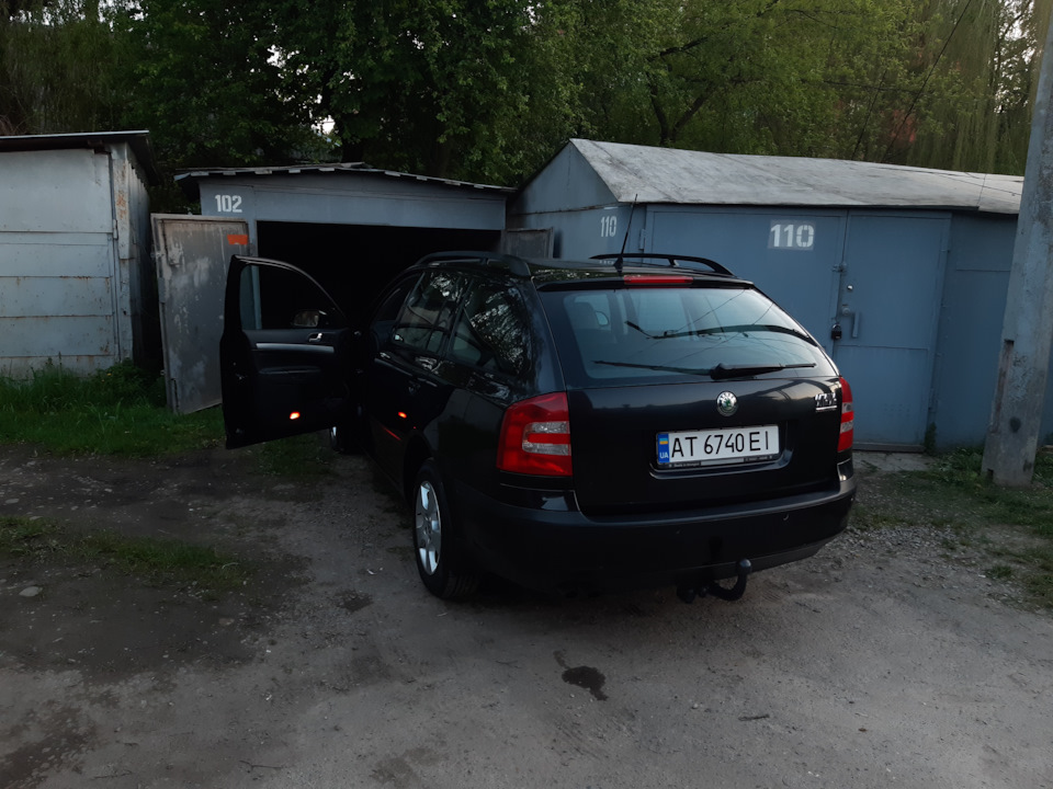 Задній додатковий верхній стоп сигнал Skoda Octavia A5 Combi 2