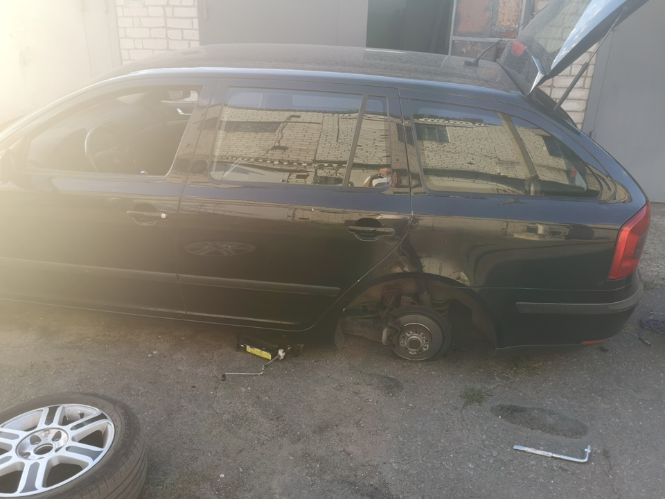 Відбійники задніх амортизаторів + проставки над пружинами 2