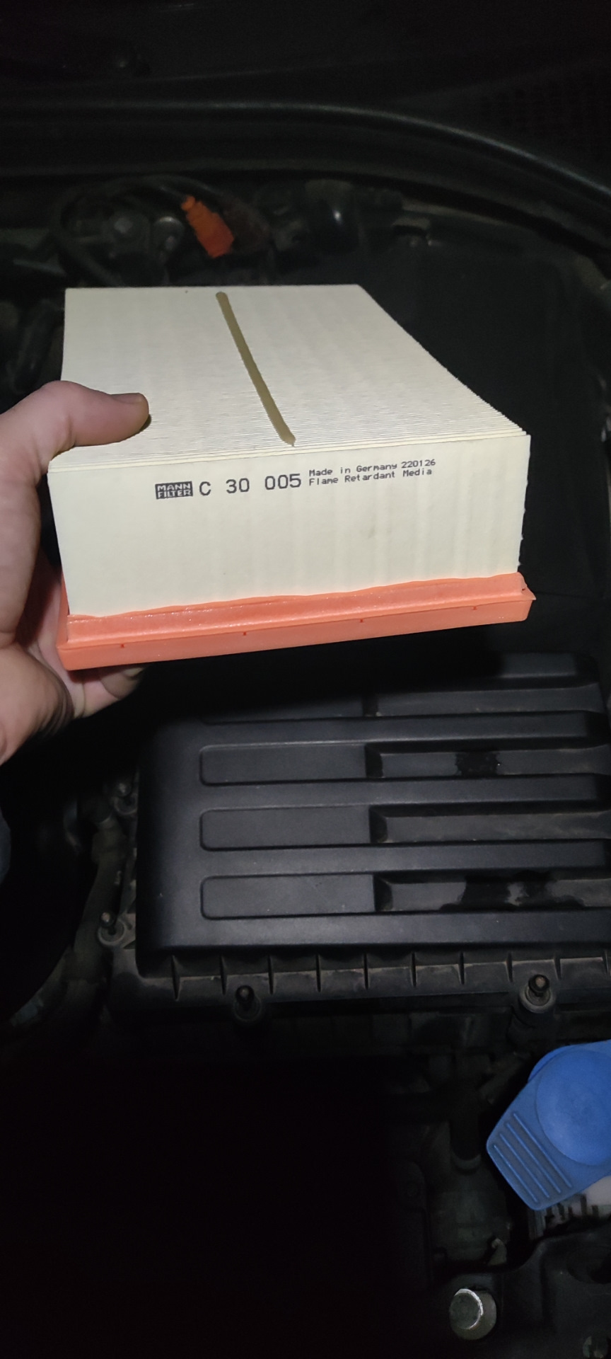 Повітряний фільтр 266000 1