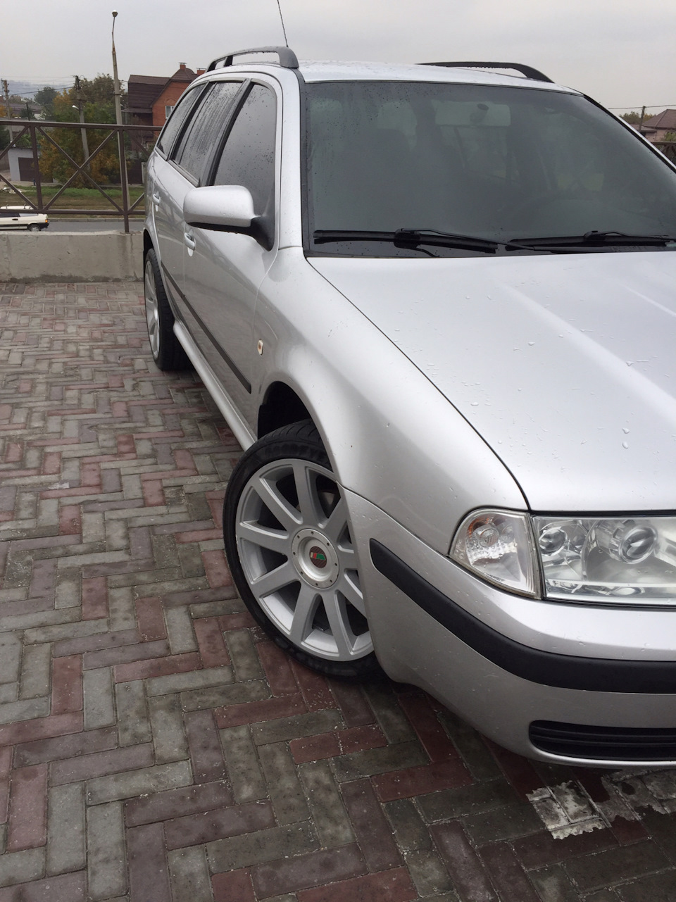 Продам диски 18 дюймів + гума 225 40 р18 2