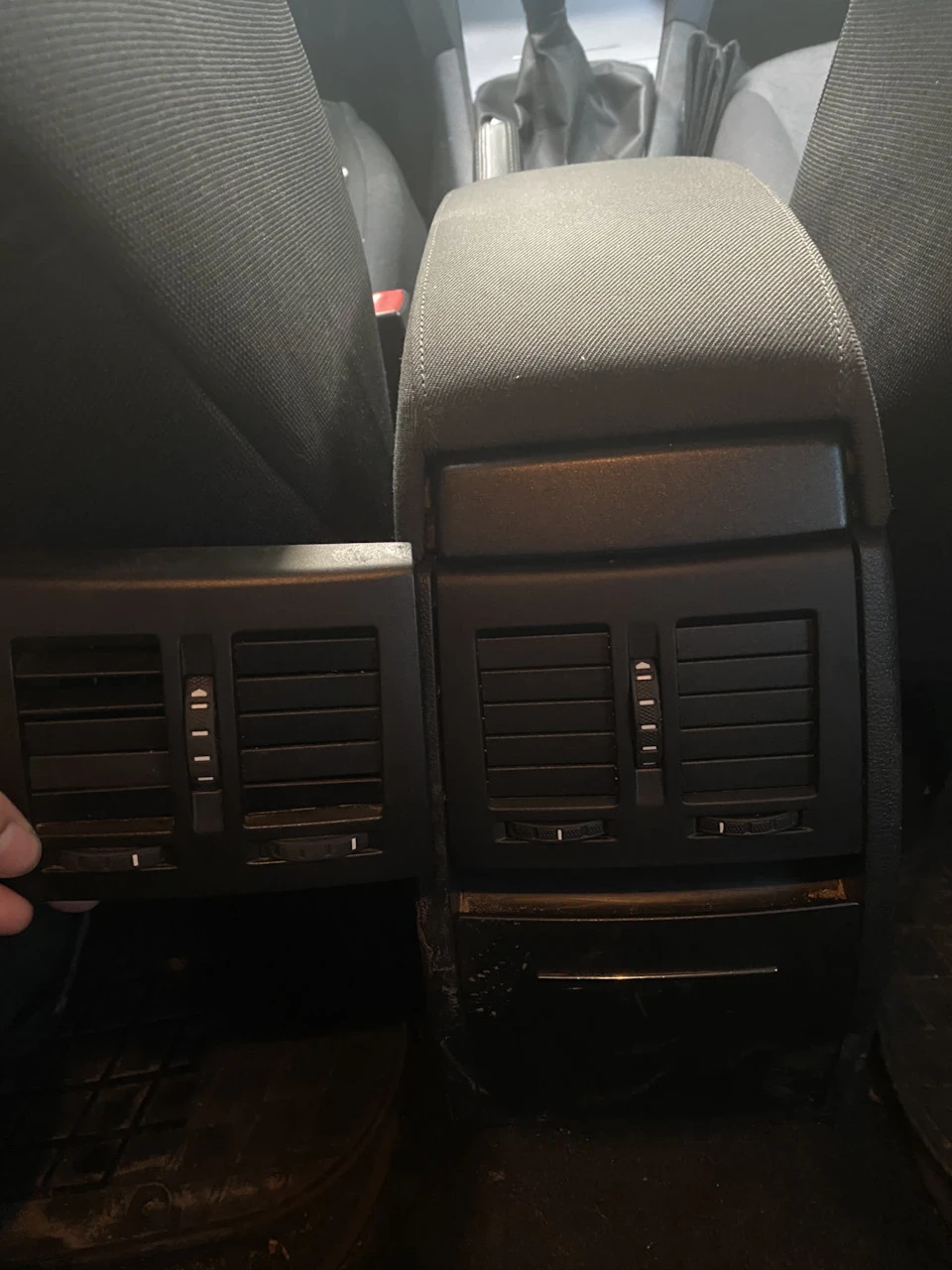 Заміна дефлектора вентиляції для Skoda Octavia A5 (1ZD819203)