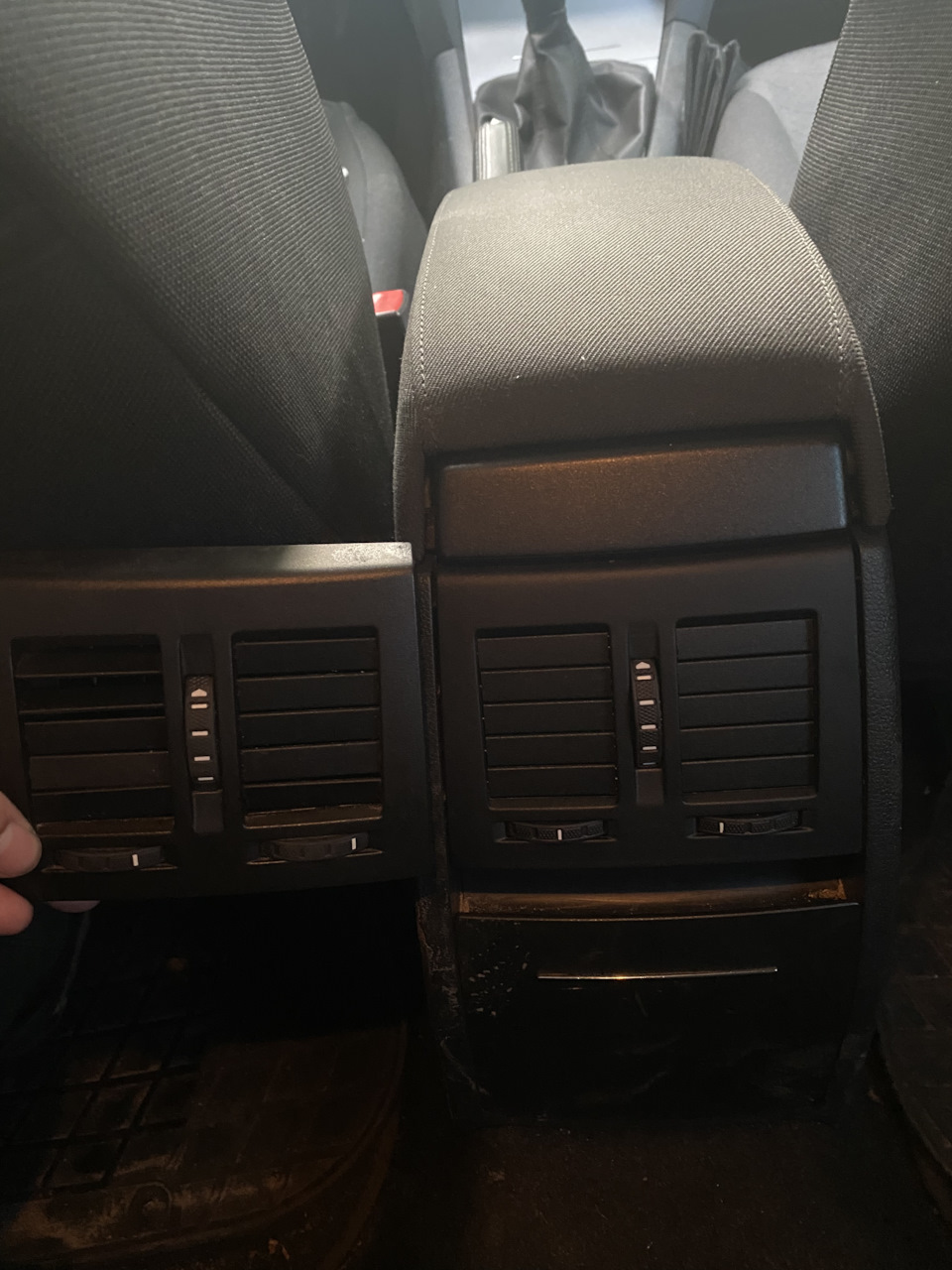 Заміна дефлектора вентиляції для Skoda Octavia A5 (1ZD819203) 1