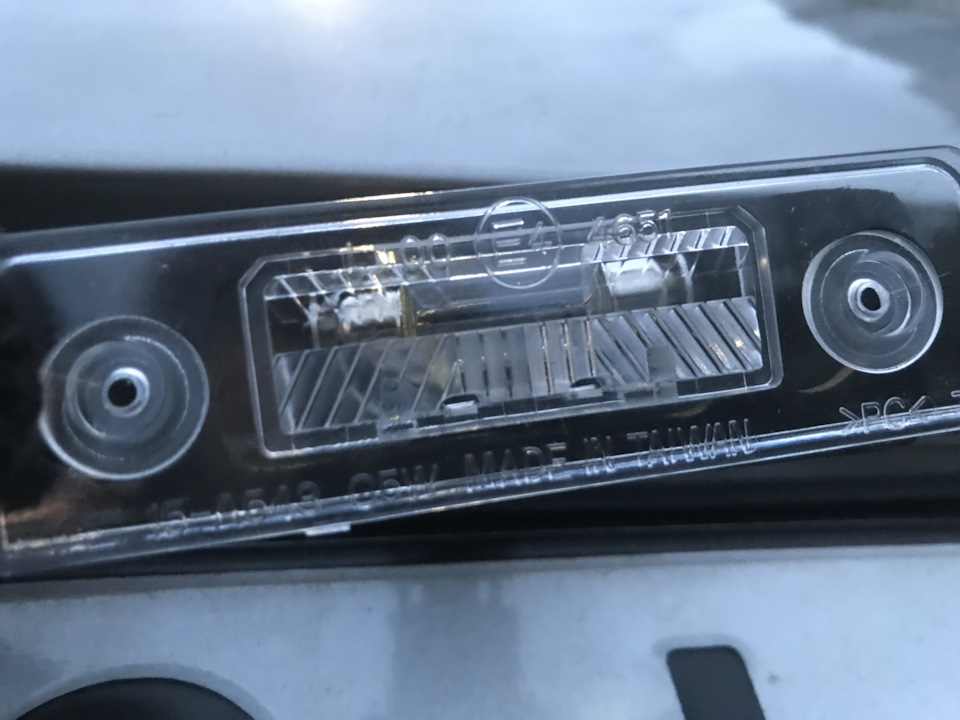 Заміна плафонів підсвічування номерів Skoda Octavia A5 4