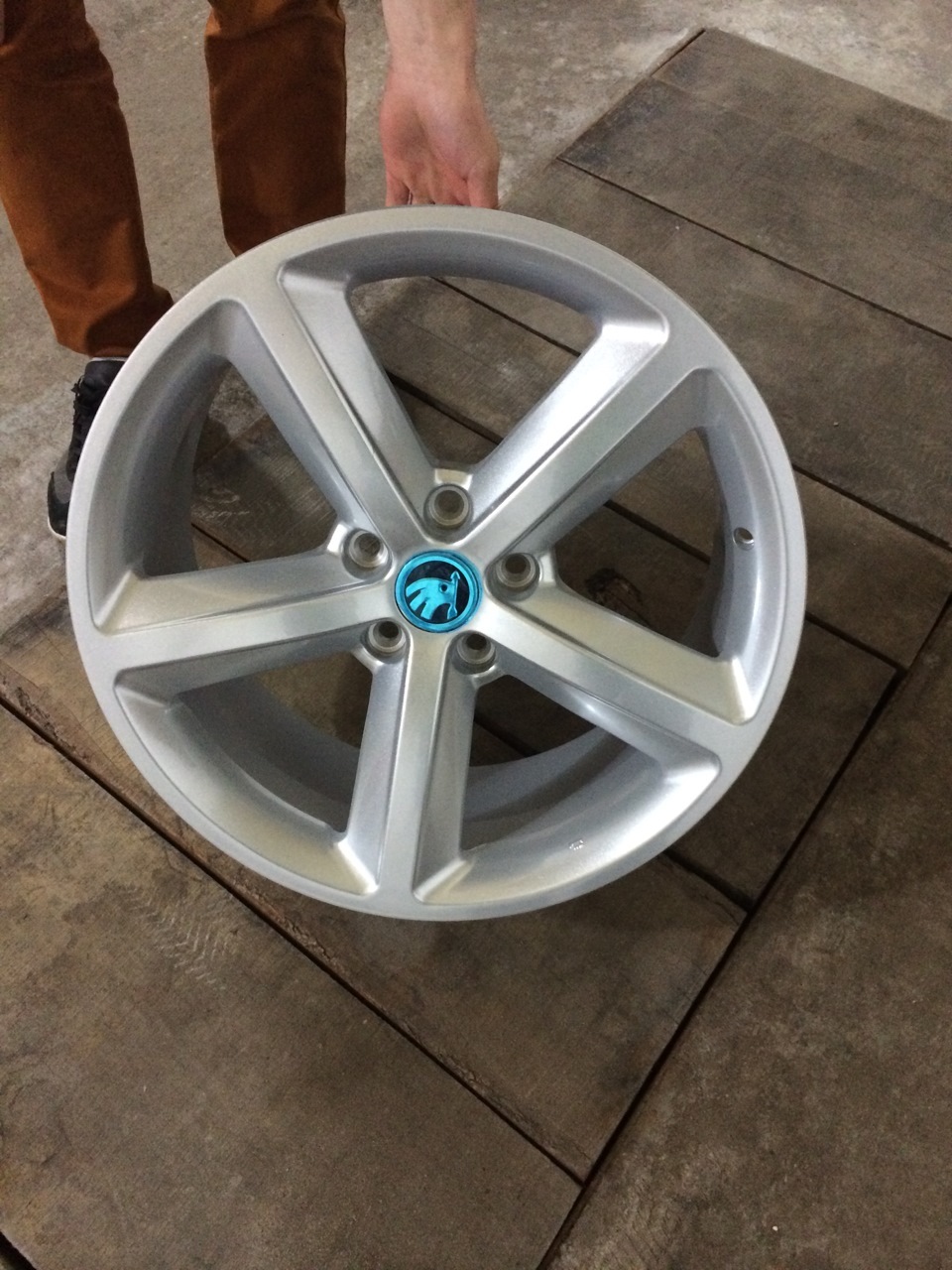 Продаю диски R18! 1