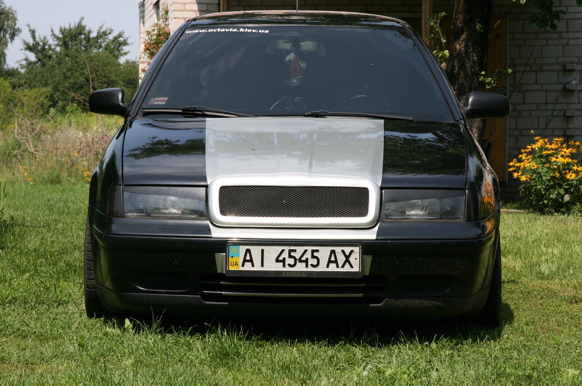 Ну ось зовсім інший автомобіль 3
